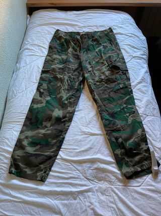 Pantalones de caza nuevos sin utilizar.