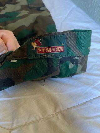 Pantalones de caza nuevos sin utilizar.