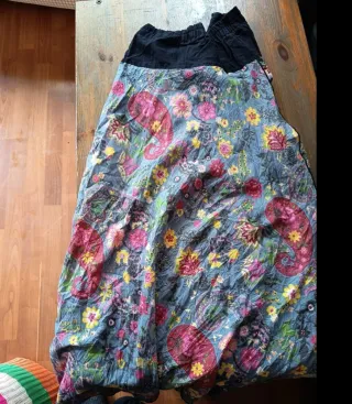 Falda larga hippie floral arrugada azul