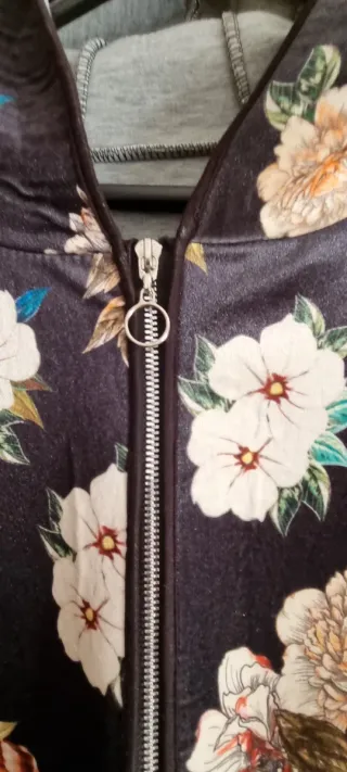 Chaqueta de invierno con capucha floral