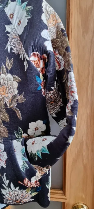 Chaqueta de invierno con capucha floral