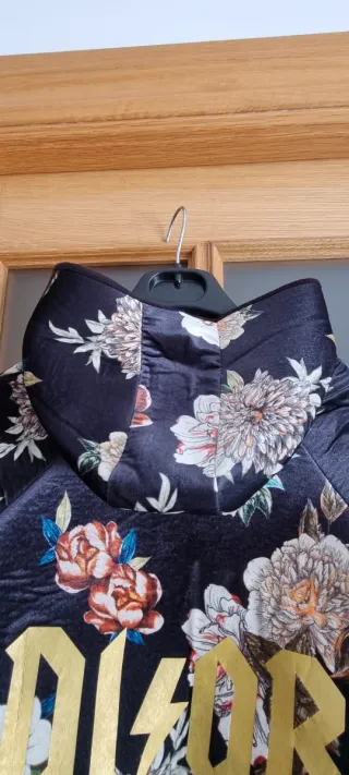 Chaqueta de invierno con capucha floral