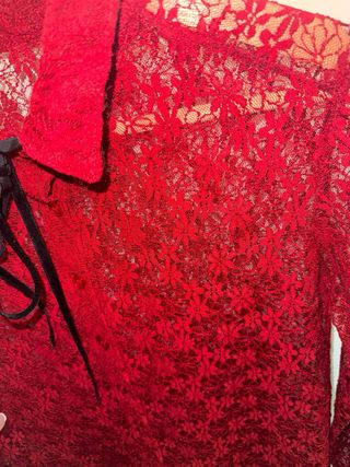 Blusa roja encaje con lazo