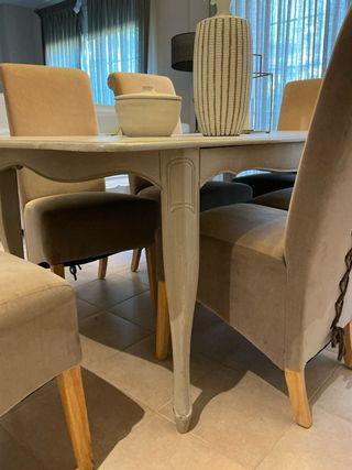 Mesa y 6 sillas de comedor