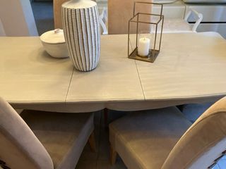 Mesa y 6 sillas de comedor