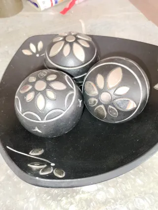 Centro de mesa con bolas decorativas