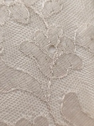 Mantilla de seda bordada a mano