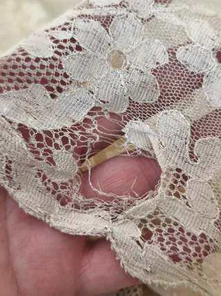 Mantilla de seda bordada a mano