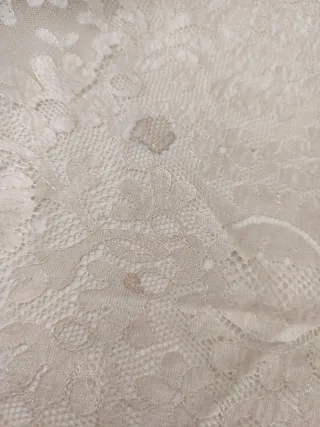 Mantilla de seda bordada a mano