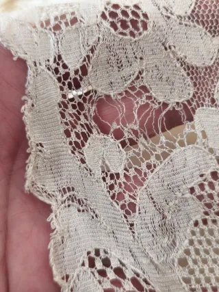 Mantilla de seda bordada a mano