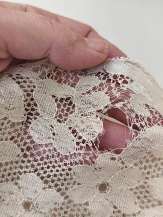 Mantilla de seda bordada a mano