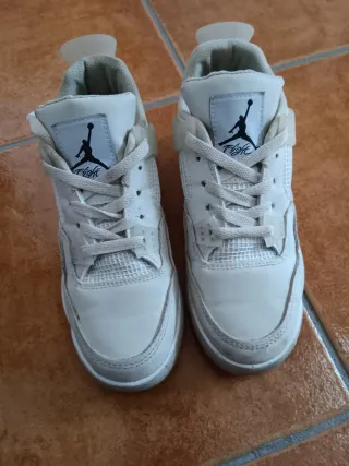 Tenis Jordan Beige y Blanco