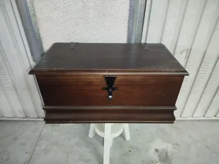 Baúl de madera antiguo