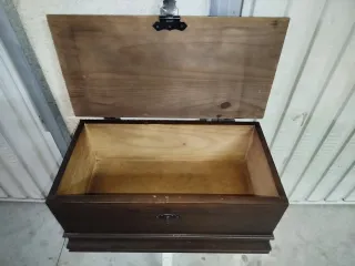 Baúl de madera antiguo