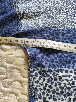 Camiseta de mujer azul y blanca