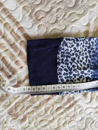 Camiseta de mujer azul y blanca