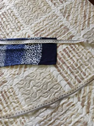 Camiseta de mujer azul y blanca