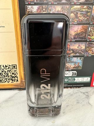 Frasco vacíoPerfume Carolina Herrera 212 VIP Negro
