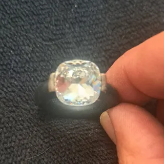 Anillo con piedra grande