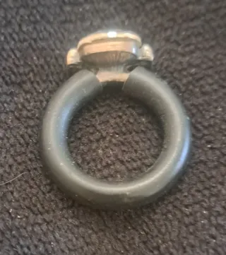 Anillo con piedra grande