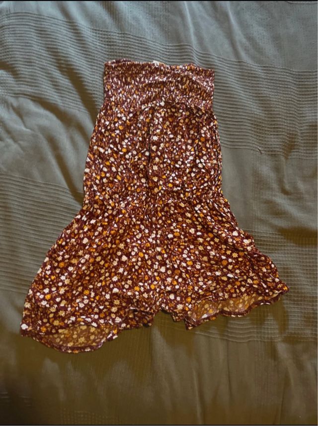 Mono corto floral sin tirantes