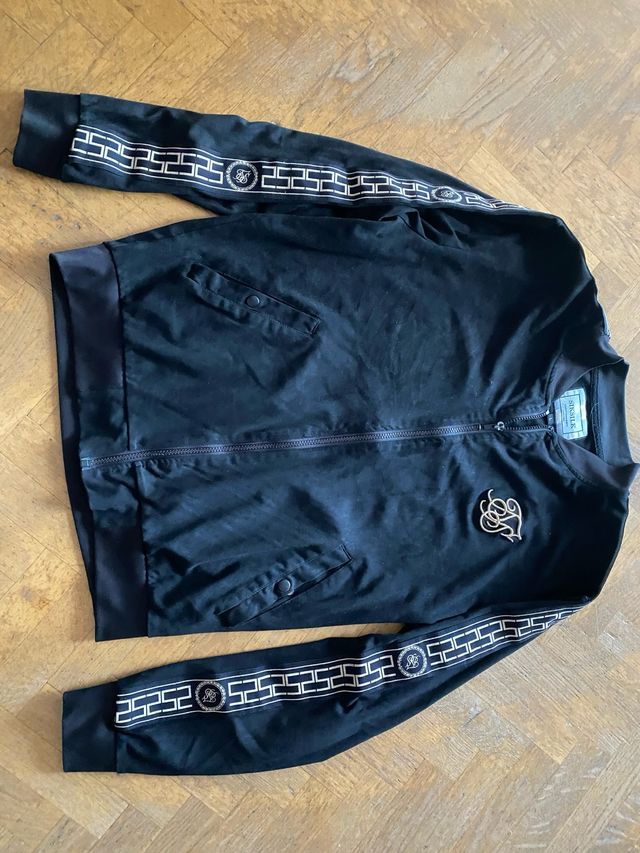 Chaqueta Sik Silk Negra con Detalles