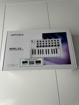 Arturia MKII Nuevo. En caja original. Sin usar.