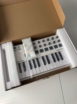 Arturia MKII Nuevo. En caja original. Sin usar.