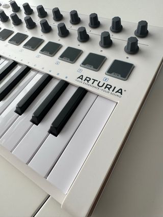 Arturia MKII Nuevo. En caja original. Sin usar.
