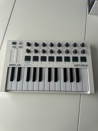Arturia MKII Nuevo. En caja original. Sin usar.