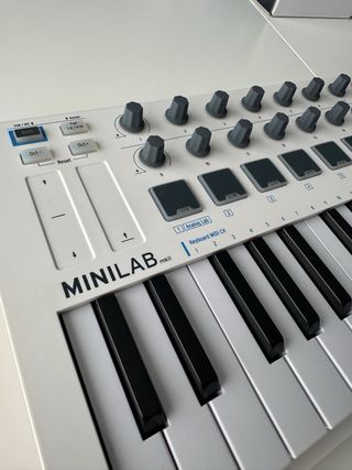 Arturia MKII Nuevo. En caja original. Sin usar.