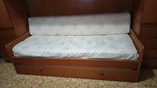 Divano letto in legno con cassetti