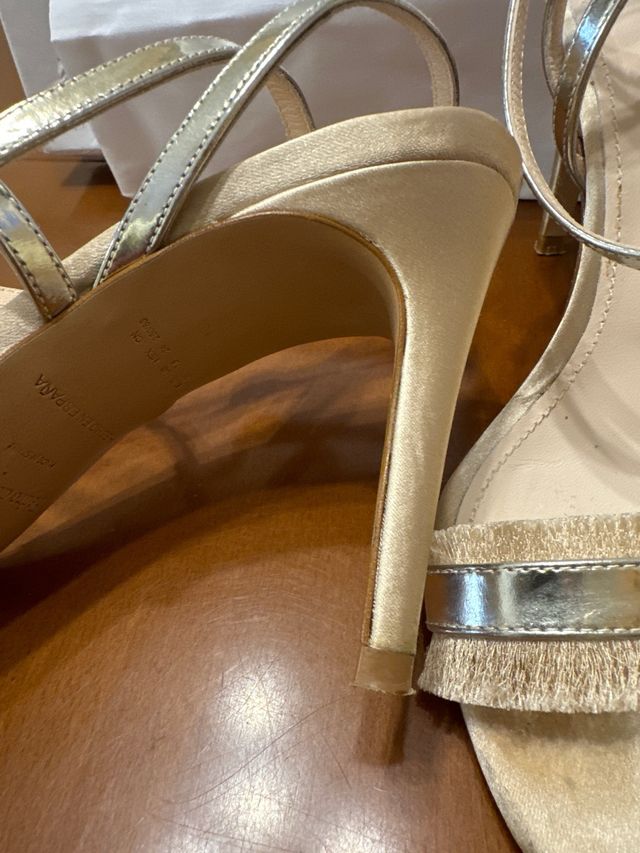 Sandalias Pedro del Hierro Beige y Doradas