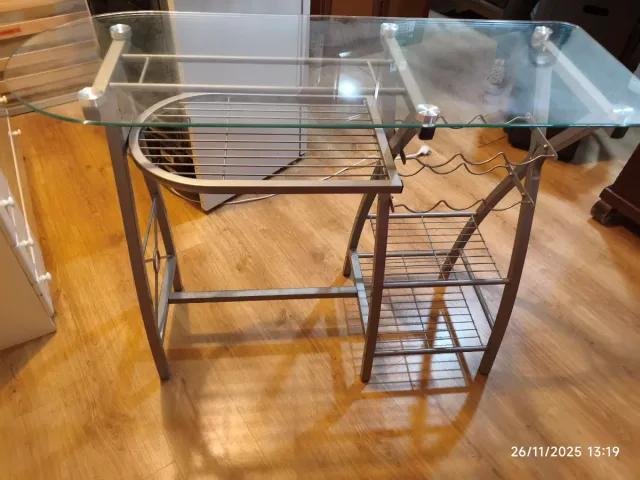 Mesa cristal y metal
