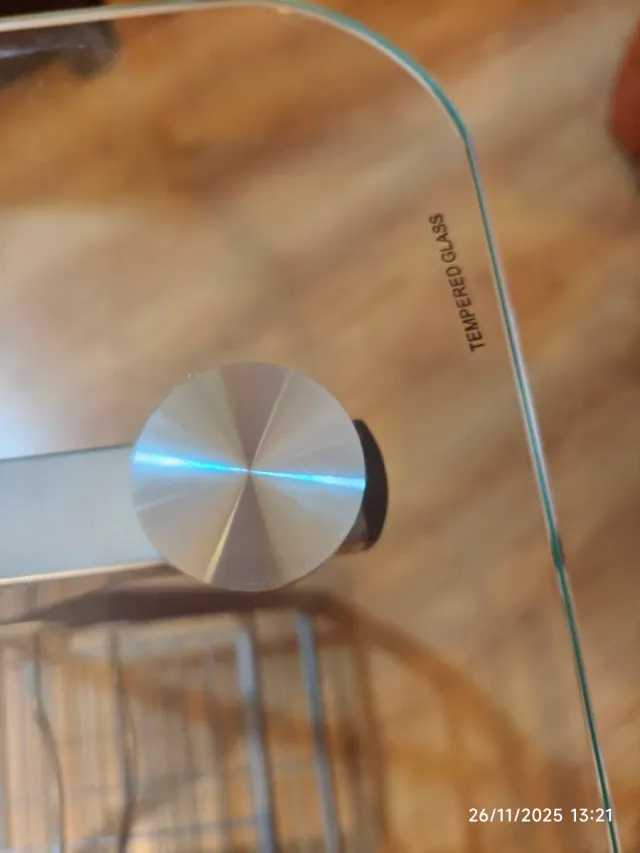 Mesa cristal y metal