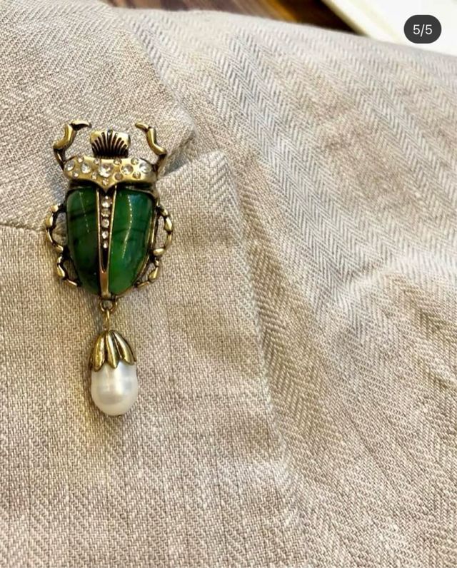 Broche pin escarabajo con perla