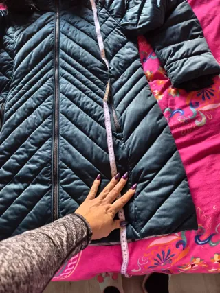 Abrigo de invierno color verde azulado