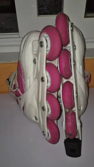 Patines en línea rosas y blancos para niña