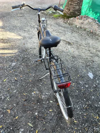 Bicicleta de paseo negra Aurelia