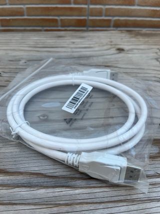 Cable DisplayPort Blanco sin usar