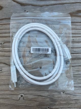 Cable DisplayPort Blanco sin usar