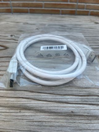 Cable DisplayPort Blanco sin usar