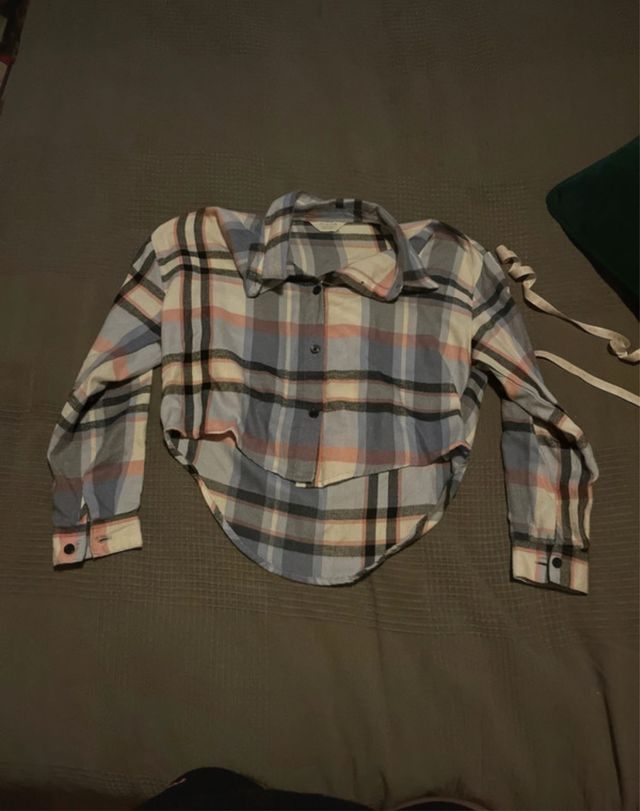 Camisa a cuadros azul y rosa