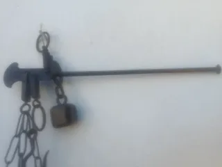 Antigua balanza romana con plato