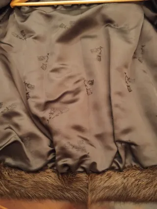 Elegante abrigo de piel suave 110 cm de contorno