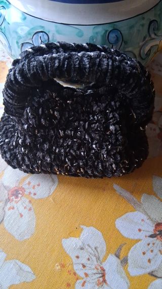 Borsa fatta a mano fettuccia e pelliccetta