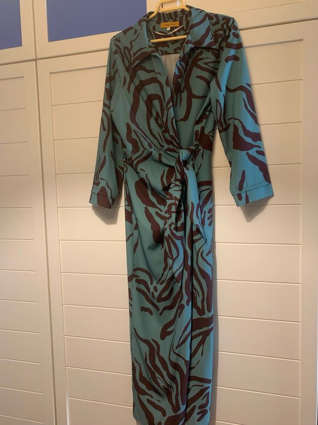 Vestido verde con estampado marrón marca See you