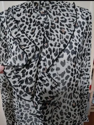 Camicia leopardata beige e nera