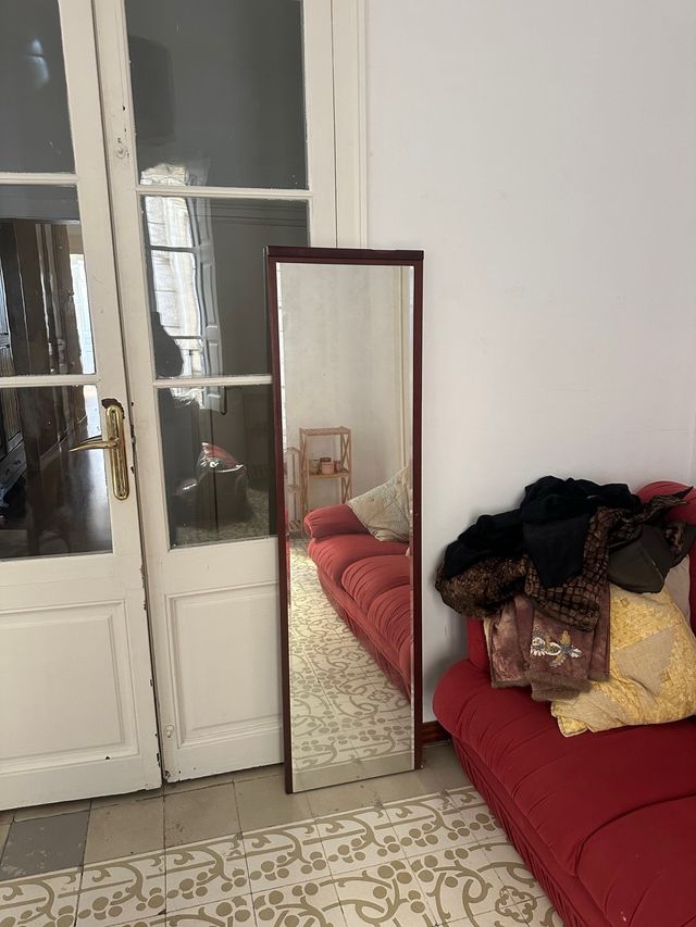 Espejo con marco de madera