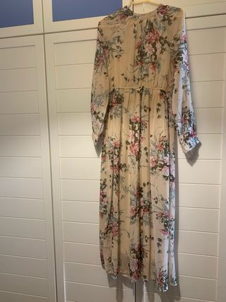 Vestido largo floral beige marca  mariquita trasqu